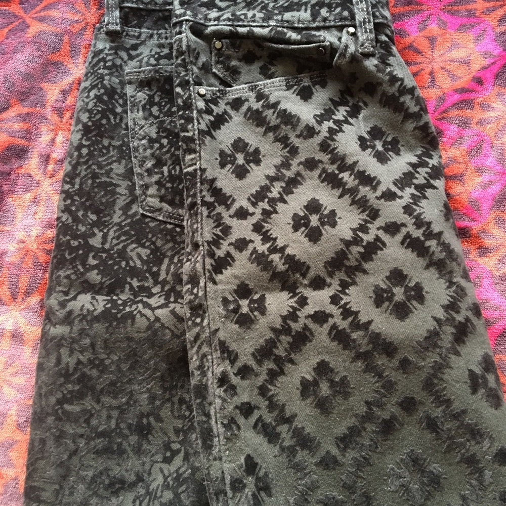 Velvet Patterned Levi’s - Picture 7 of 8